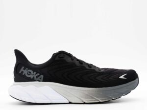 A right-hand side view of the HOKA Arahi 6, in Black/White.