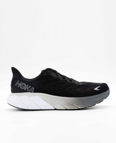 A right-hand side view of the HOKA Arahi 6, in Black/White.