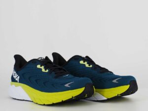 A group view of the HOKA Arahi 7, in Blue Graphite/Blue Coral.