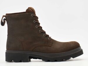 A side view of the Ecco Grainer M, in Brown.