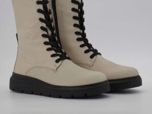 A group view of the Ecco Nouvelle, in Beige.