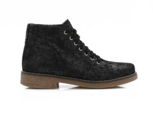 A side view of the Kinysi Ikon, in Black Suede.