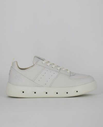 A side view of the Ecco Street 720 W Starlight, in White.