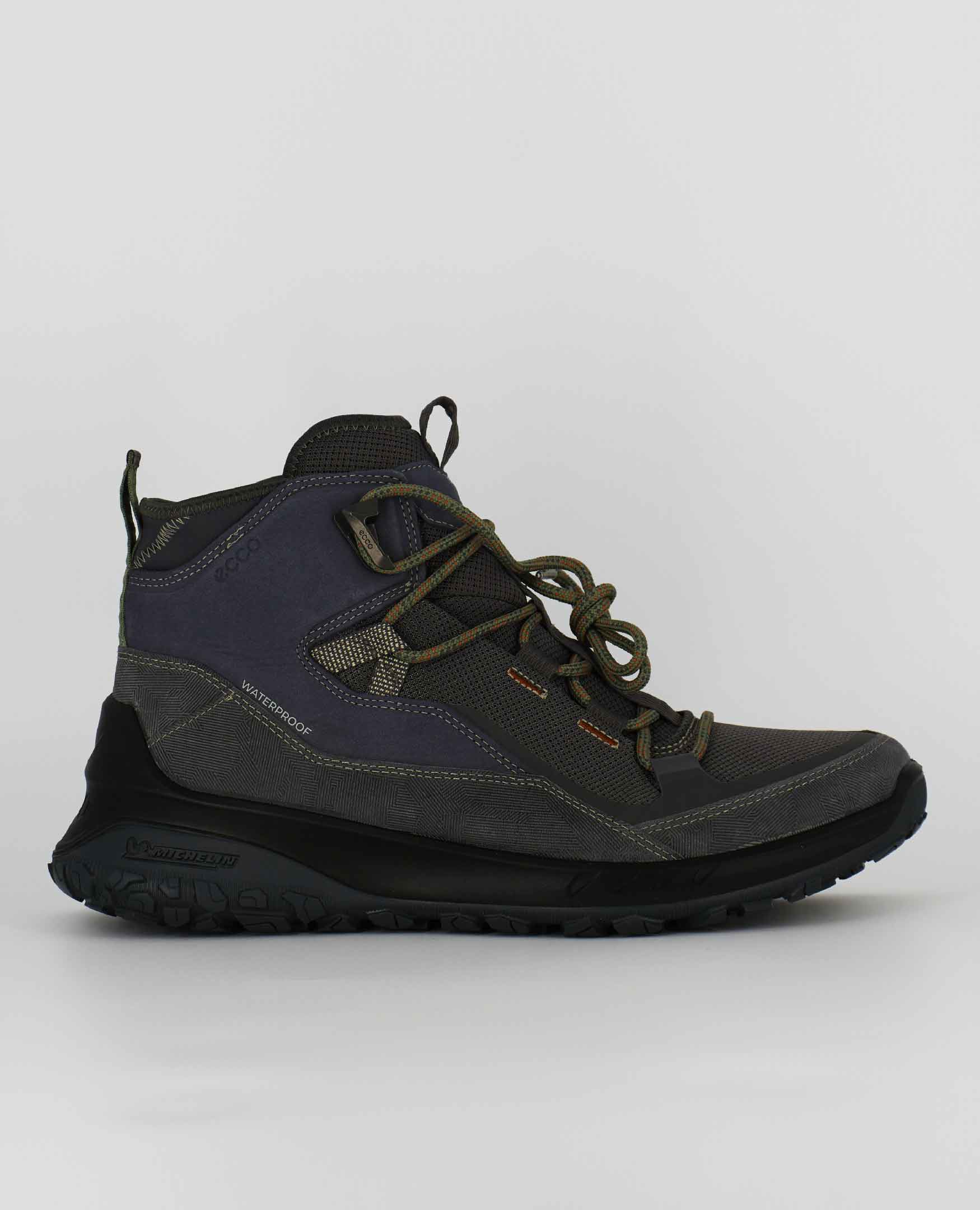 A side view of the Ecco ULT-TRN M, in Grey.