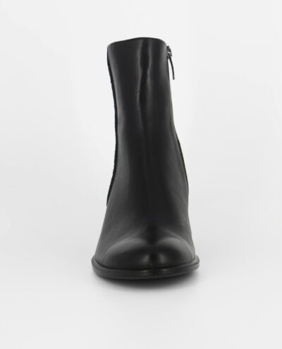 A front view of the Ecco Shape 35, in Black.