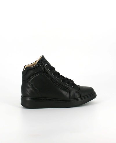The side of the Kinysi Phoenix 24, in Black Leather/Black Sole.