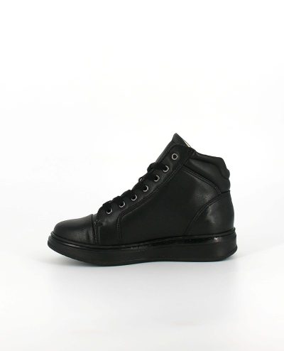 The side of the Kinysi Phoenix 24, in Black Leather/Black Sole.