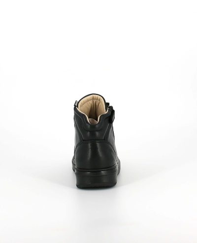 The heel of the Kinysi Phoenix 24, in Black Leather/Black Sole.