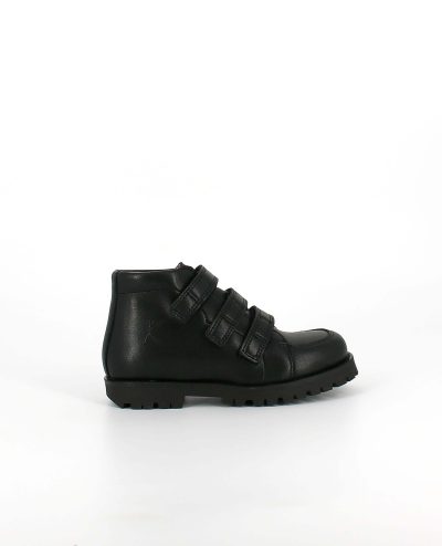 The side of the Kinysi Joe Velcro, in Black Leather.