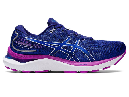 A right-hand side view of the Asics Gel Cumulus 24, in Dive Blue/Soft Sky.