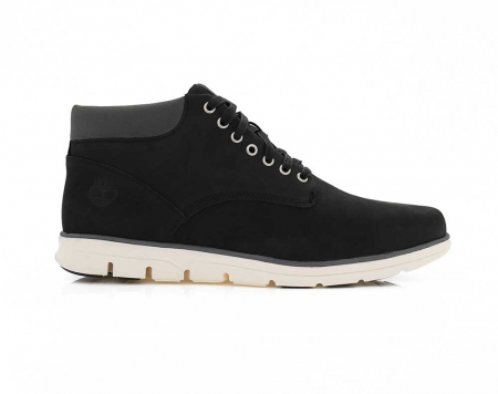 A right-hand side view of the Timberland Bradstreet Chukka, in Black Nubuck.